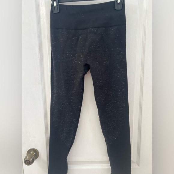 Lululemon Free To Flow 7/8 Tight Black / White (Size 6) - Picture 9 of 12